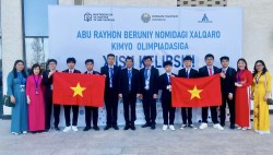 Đoàn Việt Nam tham dự Olympic Hóa học Quốc tế Abu Reikhan Beruniy lần thứ nhất.