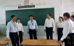 Đoàn công tác kiểm tra tại điểm thi Trường THCS Trần Văn Ơn (quận 1, TPHCM)