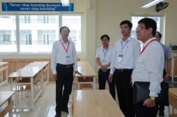 TTr Phạm Ngọc Thưởng, CT Huỳnh Văn Chương và đoàn làm việc BCĐ kiểm tra cơ sở vật chất tổ chức thi tại Ninh Bình.