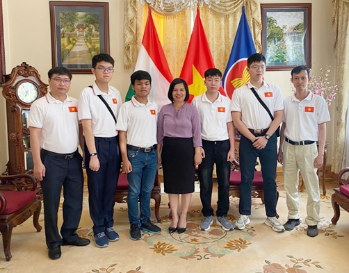 100% học sinh Việt Nam xuất sắc giành Huy chương Kỳ thi Olympic Tin học quốc tế (IOI) năm 2023 tại Hungary