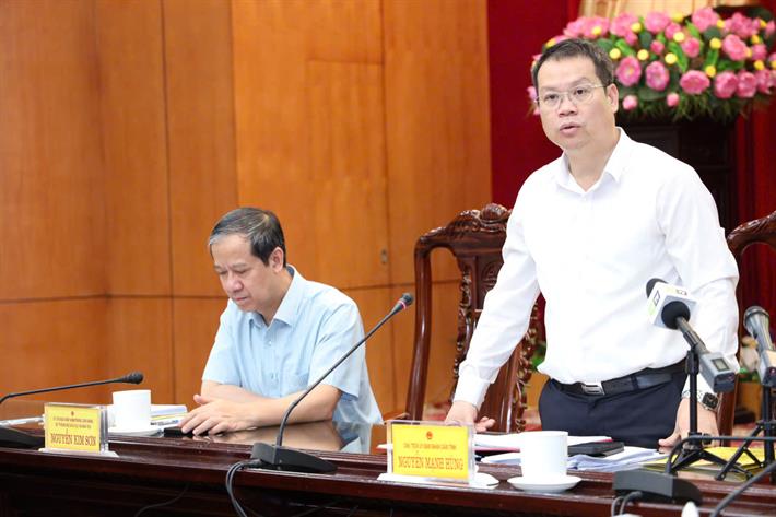 Chủ tịch UBND tỉnh Thái Bình Nguyễn Mạnh Hùng phát biểu tiếp thu các ý kiến của Bộ trưởng Bộ GDĐT