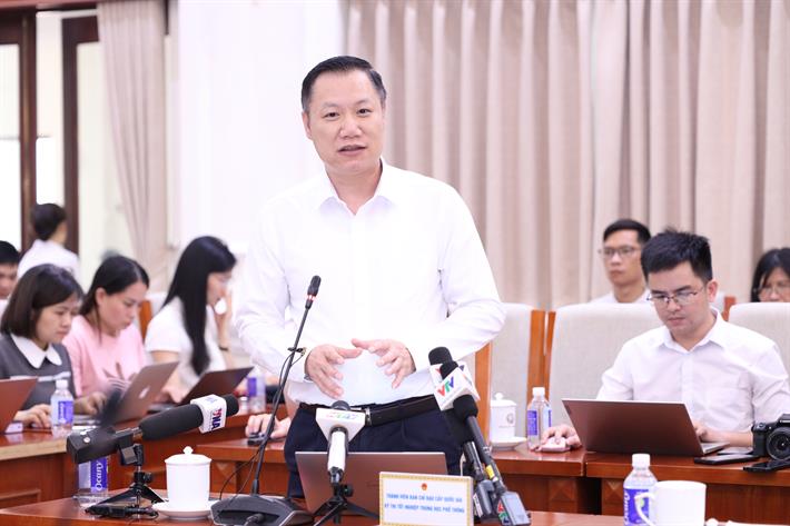 Vụ trưởng Vụ Giáo dục đại học Nguyễn Tiến Thảo trao đổi tại Hội nghị