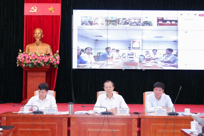 Thứ trưởng Thường trực Phạm Ngọc Thưởng chủ trì thảo luận tại hội nghị