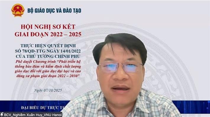 PGS TS Nghiêm Xuân Huy trao đổi tại hội nghị