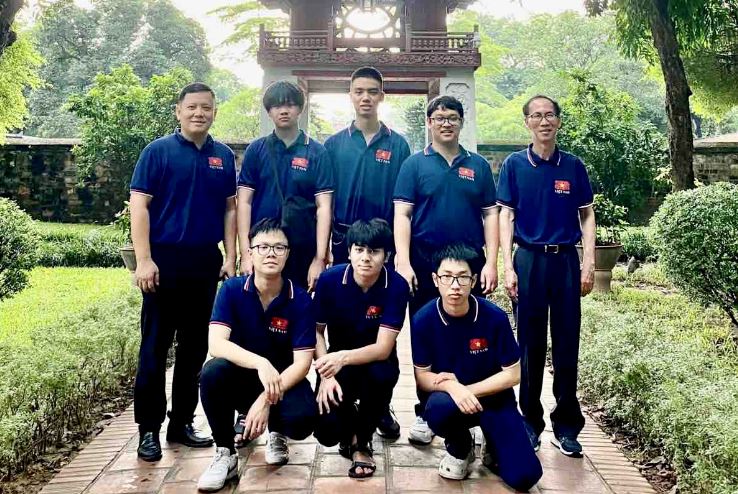 Đội tuyển Việt Nam tham dự Olympic Toán học quốc tế năm 2023